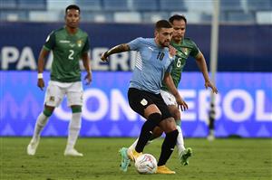 CUIABA, BRAZIL - JUNE 24: Giorgian De Arrascaeta of Uruguay fights for the ball with Leonel Justiniano of Bolivia during a Group A match between Bolivia and Uruguay as part of Copa America Brazil 2021 at Arena Pantanal on June 24, 2021 in Cuiaba, Brazil. (Getty Images)
