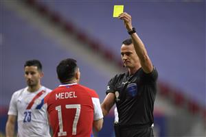 BRASILIA, BRAZIL - JUNE 24: Referee Wilmar Roldan shows a yellow card to Gary Medel of Chile during a Group A match between Chile and Paraguay as part of Copa America Brazil 2021 at Mane Garrincha Stadium on June 24, 2021 in Brasilia, Brazil. (Getty Images)
