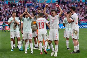 Spain's players celebrate their victory at the end of the UEFA EURO 2020 round of 16 football match between Croatia and Spain at the Parken Stadium in Copenhagen on June 28, 2021. (Getty Images)