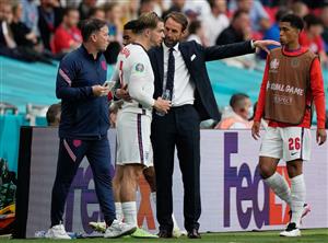LONDON, ENGLAND - JUNE 29: Gareth Southgate, Head Coach of England interacts with Jack Grealish of England as he prepares to come on as a substitute during the UEFA Euro 2020 Championship Round of 16 match between England and Germany at Wembley Stadium on June 29, 2021 in London, England. (Getty Images)