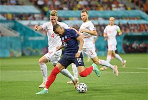 BUCHAREST, ROMANIA - JUNE 28: Kylian Mbappe of France runs with the ball whilst under pressure from Nico Elvedi of Switzerland during the UEFA Euro 2020 Championship Round of 16 match between France and Switzerland at National Arena on June 28, 2021 in Bucharest, Romania. (Getty Images)