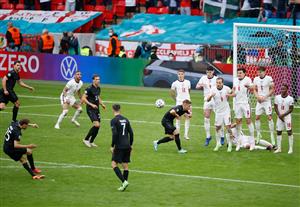 LONDON, ENGLAND - JUNE 29: Thomas Mueller of Germany shoots from a free kick during the UEFA Euro 2020 Championship Round of 16 match between England and Germany at Wembley Stadium on June 29, 2021 in London, England. (Getty Images)