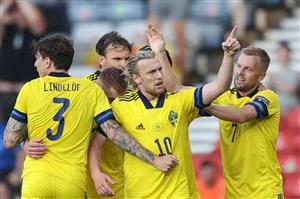 Sweden's midfielder Emil Forsberg (C) celebrates scoring their first goal with team-mates during the UEFA EURO 2020 round of 16 football match between Sweden and Ukraine at Hampden Park in Glasgow on June 29, 2021. (Getty Images)