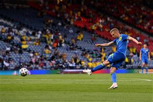 GLASGOW, SCOTLAND - JUNE 29: Oleksandr Zinchenko of Ukraine scores their side's first goal during the UEFA Euro 2020 Championship Round of 16 match between Sweden and Ukraine at Hampden Park on June 29, 2021 in Glasgow, Scotland. (Getty Images)