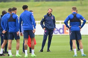 BURTON UPON TRENT, ENGLAND - JUNE 30: Gareth Southgate, Head Coach of England speaks to his players during an England training session at St George's Park on June 30, 2021 in Burton upon Trent, England. (Getty Images)