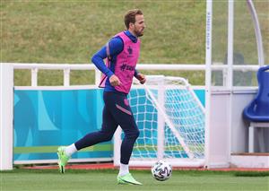 BURTON UPON TRENT, ENGLAND - JULY 02: Harry Kane of England trains during the England Training Session at St George's Park on July 02, 2021 in Burton upon Trent, England. (Getty Images)