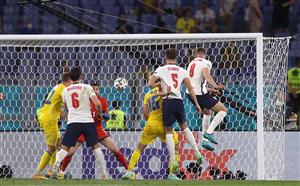 ROME, ITALY - JULY 03: Jordan Henderson of England scores their side's fourth goal past Georgiy Bushchan of Ukraine during the UEFA Euro 2020 Championship Quarter-final match between Ukraine and England at Olimpico Stadium on July 03, 2021 in Rome, Italy. (Getty Images)