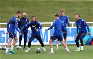 BURTON UPON TRENT, ENGLAND - JULY 05: Jordan Henderson passes the ball to Kieran Trippier during the England Training Session at St George's Park on July 05, 2021 in Burton upon Trent, England. (Getty Images)
