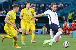 England's forward Harry Kane (R) shoots to score the first goal during the UEFA EURO 2020 quarter-final football match between Ukraine and England at the Olympic Stadium in Rome on July 3, 2021. (Getty Images)