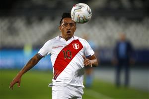 RIO DE JANEIRO, BRAZIL - JULY 05: Christian Cueva of Peru looks at the ball during a semi-final match of Copa America Brazil 2021 between Brazil and Peru at Estadio Olímpico Nilton Santos on July 05, 2021 in Rio de Janeiro, Brazil. (Getty Images)