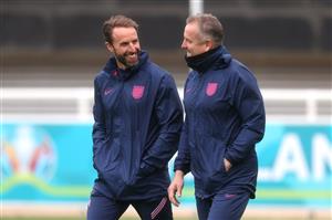 BURTON UPON TRENT, ENGLAND - JULY 06: Gareth Southgate, Manager of England and Martyn Margetson, Goalkeeping coach talk during the England Training Session at St George's Park on July 06, 2021 in Burton upon Trent, England. (Getty Images)