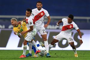 RIO DE JANEIRO, BRAZIL - JULY 05: Neymar Jr. of Brazil reacts after being fouled by Raziel García (R) of Peru during a semi-final match of Copa America Brazil 2021 between Brazil and Peru at Estadio Olímpico Nilton Santos on July 05, 2021 in Rio de Janeiro, Brazil. (Getty Images)
