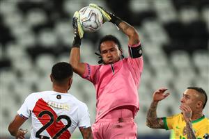 RIO DE JANEIRO, BRAZIL - JULY 05: Pedro Gallese goalkeeper of Peru makes a save during a semi-final match of Copa America Brazil 2021 between Brazil and Peru at Estadio Olímpico Nilton Santos on July 05, 2021 in Rio de Janeiro, Brazil. (Getty Images)
