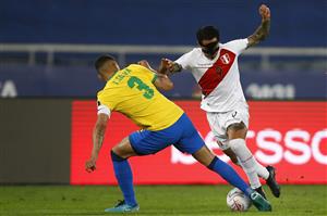 RIO DE JANEIRO, BRAZIL - JULY 05: Thiago Silva of Brazil competes for the ball with Gianluca Lapadula of Peru during a semi-final match of Copa America Brazil 2021 between Brazil and Peru at Estadio Olímpico Nilton Santos on July 05, 2021 in Rio de Janeiro, Brazil. (Getty Images)