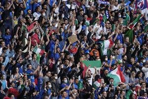 LONDON, ENGLAND - JULY 06: Fans of Italy show their support prior to the UEFA Euro 2020 Championship Semi-final match between Italy and Spain at Wembley Stadium on July 06, 2021 in London, England. (Getty Images)