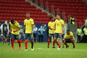 BRASILIA, BRAZIL - JULY 06: Frank Fabra, Wilmar Barrios and Daniel Muñoz of Colombia reacts after losing a penalty shootout after a semi-final match of Copa America Brazil 2021 between Argentina and Colombia at Mane Garrincha Stadium on July 06, 2021 in Brasilia, Brazil. (Getty Images)