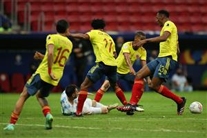 BRASILIA, BRAZIL - JULY 06: Lionel Messi of Argentina reacts after a foul by Wilmar Barrios of Colombia during a semi-final match of Copa America Brazil 2021 between Argentina and Colombia at Mane Garrincha Stadium on July 06, 2021 in Brasilia, Brazil. (Getty Images)