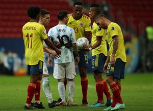 BRASILIA, BRAZIL - JULY 06: Lionel Messi of Argentina argues with Yerry Mina and William Tesillo of Colombia during a semi-final match of Copa America Brazil 2021 between Argentina and Colombia at Mane Garrincha Stadium on July 06, 2021 in Brasilia, Brazil. (Getty Images)