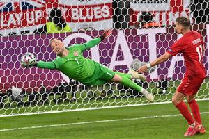 TOPSHOT - Denmark's goalkeeper Kasper Schmeichel (L) saves a shot during the UEFA EURO 2020 semi-final football match between England and Denmark at Wembley Stadium in London on July 7, 2021. (Getty Images)