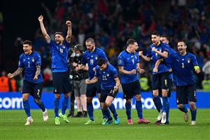 LONDON, ENGLAND - JULY 11: Players of Italy celebrate following their team's victory in the penalty shoot out during the UEFA Euro 2020 Championship Final between Italy and England at Wembley Stadium on July 11, 2021 in London, England. (Getty Images)