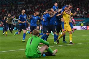 Italy's goalkeeper Gianluigi Donnarumma (R) and teammates celebrate after winning the UEFA EURO 2020 final football match between Italy and England at the Wembley Stadium in London on July 11, 2021. (Getty Images)
