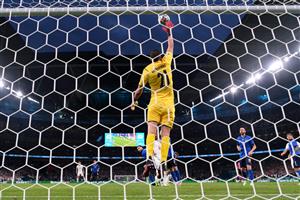 LONDON, ENGLAND - JULY 11: Gianluigi Donnarumma of Italy makes a save during the UEFA Euro 2020 Championship Final between Italy and England at Wembley Stadium on July 11, 2021 in London, England. (Getty Images)