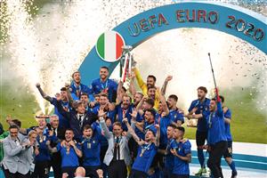 LONDON, ENGLAND - JULY 11: Giorgio Chiellini, Captain of Italy lifts The Henri Delaunay Trophy following his team's victory in the UEFA Euro 2020 Championship Final between Italy and England at Wembley Stadium on July 11, 2021 in London, England. (Getty Images)