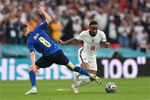 LONDON, ENGLAND - JULY 11: Raheem Sterling of England evades the tackle of Jorginho of Italy during the UEFA Euro 2020 Championship Final between Italy and England at Wembley Stadium on July 11, 2021 in London, England. (Getty Images)