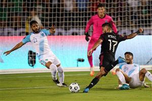 DALLAS, TEXAS - JULY 14: Jose Morales #22 and Gerardo Gordillo #20 of Guatemala defend against a shot by Jesus Corona #17 of Mexico in the second half at Cotton Bowl on July 14, 2021 in Dallas, Texas. (Getty Images)