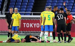 YOKOHAMA, JAPAN - JULY 22: Maximilian Arnold #8 of Team Germany is shown a red card by Match Referee, Ivan Barton during the Men's First Round Group D match between Brazil and Germany during the Tokyo 2020 Olympic Games at International Stadium Yokohama on July 22, 2021 in Yokohama, Kanagawa, Japan. (Getty Images)