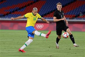 YOKOHAMA, JAPAN - JULY 22: Richarlison #10 of Team Brazil scores their side's first goal during the Men's First Round Group D match between Brazil and Germany during the Tokyo 2020 Olympic Games at International Stadium Yokohama on July 22, 2021 in Yokohama, Tokyo, Japan. (Getty Images)