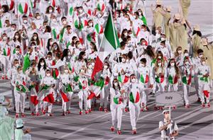TOKYO, JAPAN - JULY 23: Flag bearers Jessica Rossi and Elia Viviani of Team Italy lead their team during the Opening Ceremony of the Tokyo 2020 Olympic Games at Olympic Stadium on July 23, 2021 in Tokyo, Japan. (Getty Images)