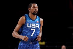 SAITAMA, JAPAN - JULY 25: Kevin Durant #7 of Team United States runs up the court during the first half of the games against France in Men's Preliminary Round Group B action on day two of the Tokyo 2020 Olympic Games at Saitama Super Arena on July 25, 2021 in Saitama, Japan. (Getty Images)