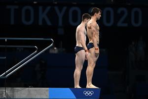 Britain's Thomas Daley and Britain's Matty Lee compete to take gold in the men's synchronised 10m platform diving final event during the Tokyo 2020 Olympic Games at the Tokyo Aquatics Centre in Tokyo on July 26, 2021. (Getty Images)