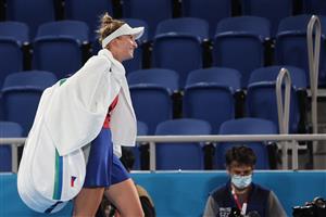 Marketa Vondrousova leaves the court after beating Naomi Osaka in the women's Olympic tennis tournament. (Getty Images)