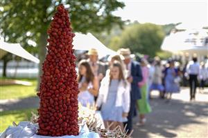 CHICHESTER, ENGLAND - JULY 29: Racegoers queue for the strawberries during the Qatar Goodwood Festival at Goodwood Racecourse on July 29, 2021 in Chichester, England. (Photo by Alan Crowhurst/Getty Images)