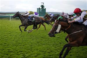 CHICHESTER, ENGLAND - JULY 31: Connor Beasley riding Commanche Falls (L, yellow/black) win The Unibet Stewards' Cup during the Qatar Goodwood Festival at Goodwood Racecourse on July 31, 2021 in Chichester, England. (Photo by Alan Crowhurst/Getty Images)