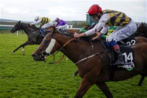 CHICHESTER, ENGLAND - JULY 31: Connor Beasley riding Commanche Falls (L, yellow/black) win The Unibet Stewards' Cup during the Qatar Goodwood Festival at Goodwood Racecourse on July 31, 2021 in Chichester, England. (Photo by Alan Crowhurst/Getty Images)