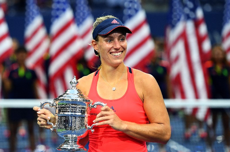 Angelique Kerber 2016 trophy