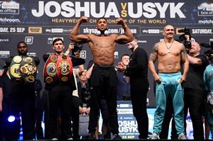LONDON, ENGLAND - SEPTEMBER 24: Anthony Joshua and Oleksandr Usyk pose following their weigh in ahead of the Heavyweight Fight between Anthony Joshua v Oleksandr Usyk at Cineworld 02 Arena on September 24, 2021 in London, England. (Getty Images)