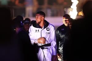 LONDON, ENGLAND - SEPTEMBER 25: Anthony Joshua looks on ahead of the Heavyweight Title Fight between Anthony Joshua and Oleksandr Usyk at Tottenham Hotspur Stadium on September 25, 2021 in London, England. (Getty Images)
