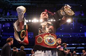 LONDON, ENGLAND - SEPTEMBER 25: Oleksandr Usyk celebrates after being crowned the new World Champion following the Heavyweight Title Fight between Anthony Joshua and Oleksandr Usyk at Tottenham Hotspur Stadium on September 25, 2021 in London, England. (Getty Images)