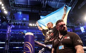LONDON, ENGLAND - SEPTEMBER 25: Oleksandr Usyk celebrates after being crowned the new World Champion following the Heavyweight Title Fight between Anthony Joshua and Oleksandr Usyk at Tottenham Hotspur Stadium on September 25, 2021 in London, England. (Getty Images)