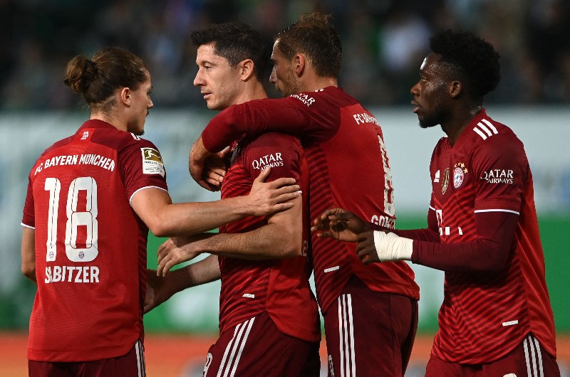 Bayern Munich celebrate lewandowski