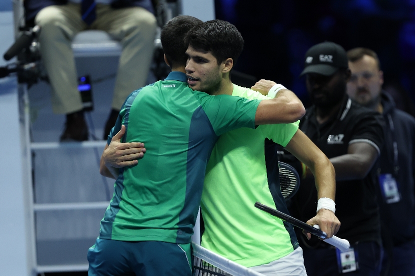 Carlos Alcaraz (R) and Novak Djokovic (Getty Images)
